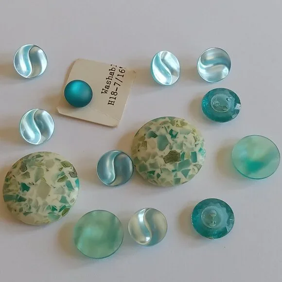 13 Retro Blue Vintage Buttons - Picture 1 of 12